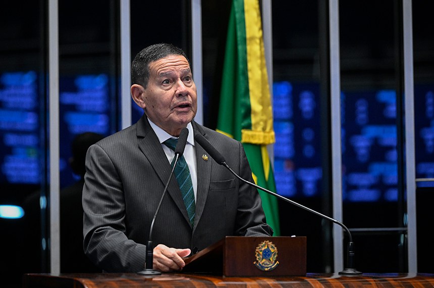 Mourão diz que combate ao crime é responsabilidade do Brasil