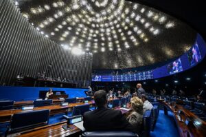 Senado aprova licença remunerada para pós de professores