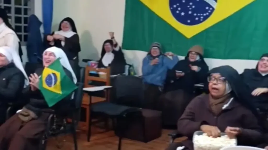 Vídeo: irmãs de mosteiro viralizam ao torcer pelo Brasil diante de imagem de Nossa Senhora Vídeo: irmãs torcem pelo Brasil com Nossa Senhora