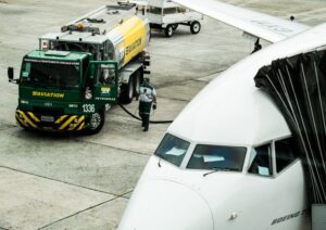 Transporte - aviação - combustível aviação querosene abastecimento avião voo aeroporto