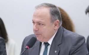 Deputado General Pazuello (PL-RJ) fala em comissão da Câmara dos Deputados
