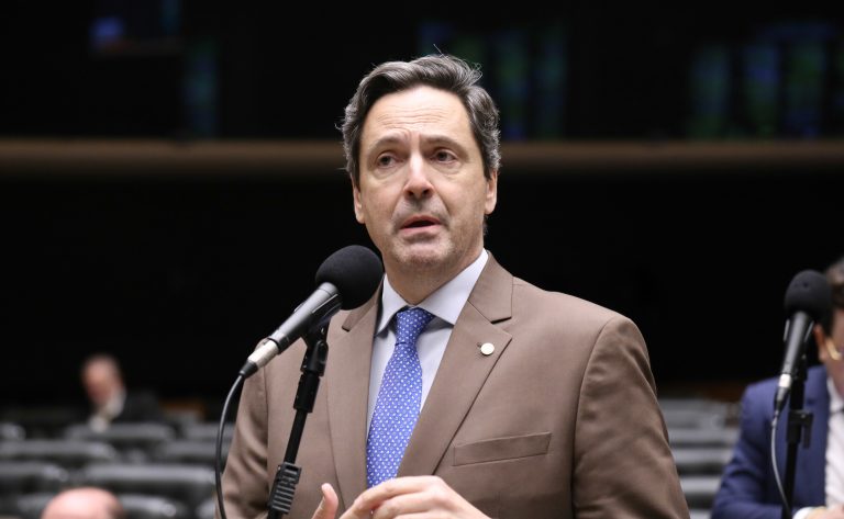 Comissão aprova mudança na destinação de taxas de armas