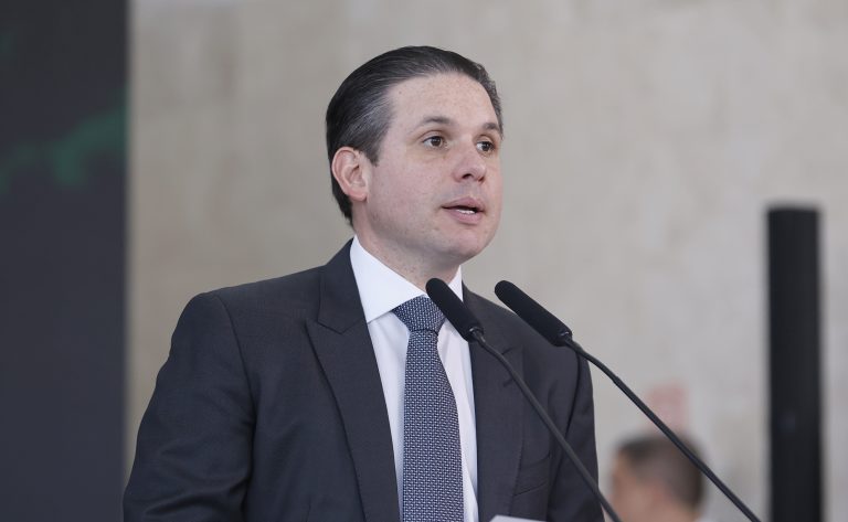 Hugo Motta defende democracia e cooperação entre países no Fórum de Lisboa - Notícias