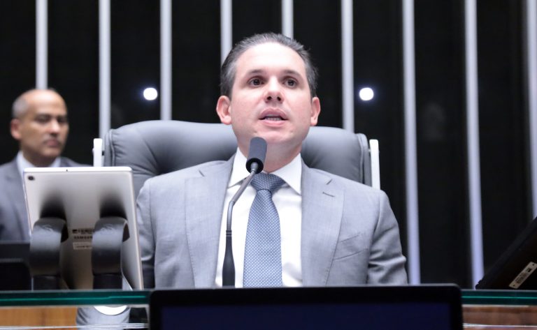 Motta condiciona votação sobre combustíveis à retirada de urgência de projeto da redução de jornada - Notícias