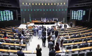 Discussão e votação de propostas legislativas.