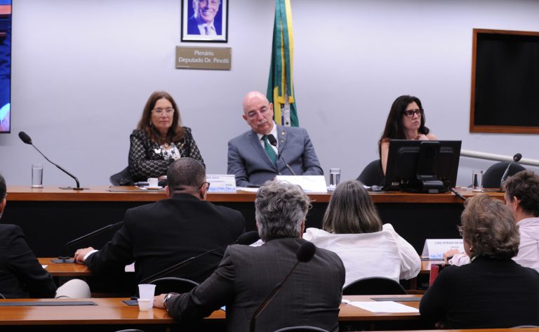 Audiência Pública - Programas de doação de corpos para ciência e formação em saúde. Dep. Bia Kicis (PL-DF) e Dep. Osmar Terra (PL - RS)