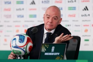 Infantino lamenta ocorrido com árbitro somali e comemora ida do Irã