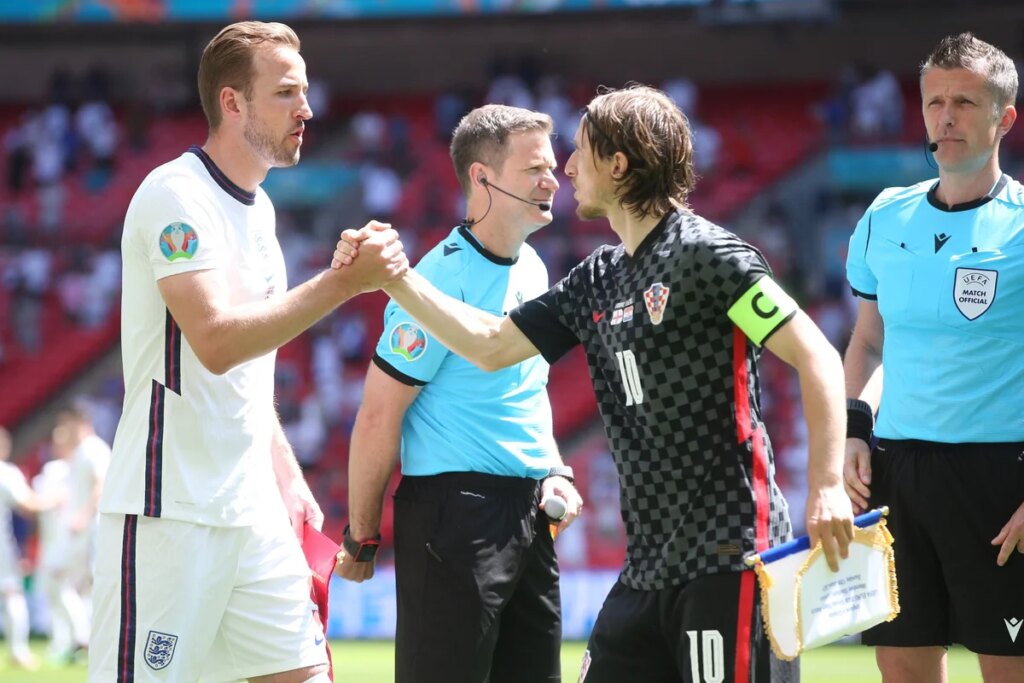 Inglaterra e Croácia estreiam em duelo de favoritos do Grupo L