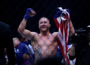 UFC Freedom 250: Topuria pede para encerrar luta e Gaethje é campeão - destaque galeria