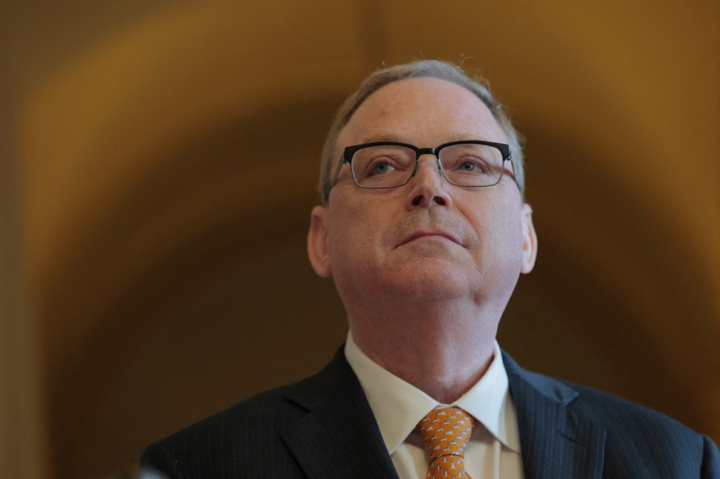 EUA: Hassett diz que Fed não deve elevar juros e pode ter espaço para cortá-los