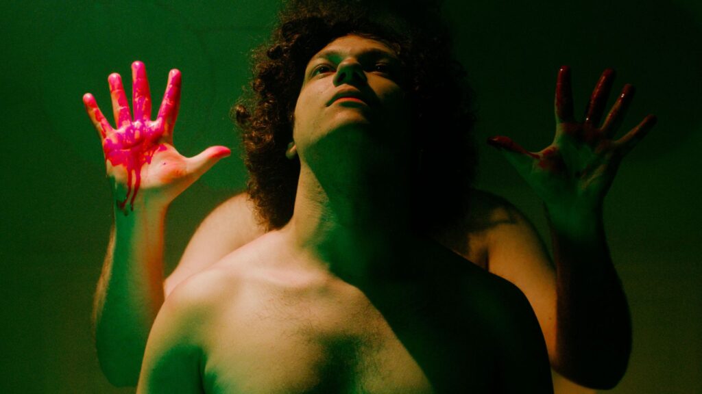 Cine Brasília exibe 'Labirinto dos Garotos Perdidos' em celebração ao Orgulho LGBTQIA+