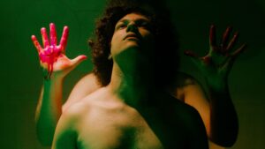 Cine Brasília exibe 'Labirinto dos Garotos Perdidos' em celebração ao Orgulho LGBTQIA+