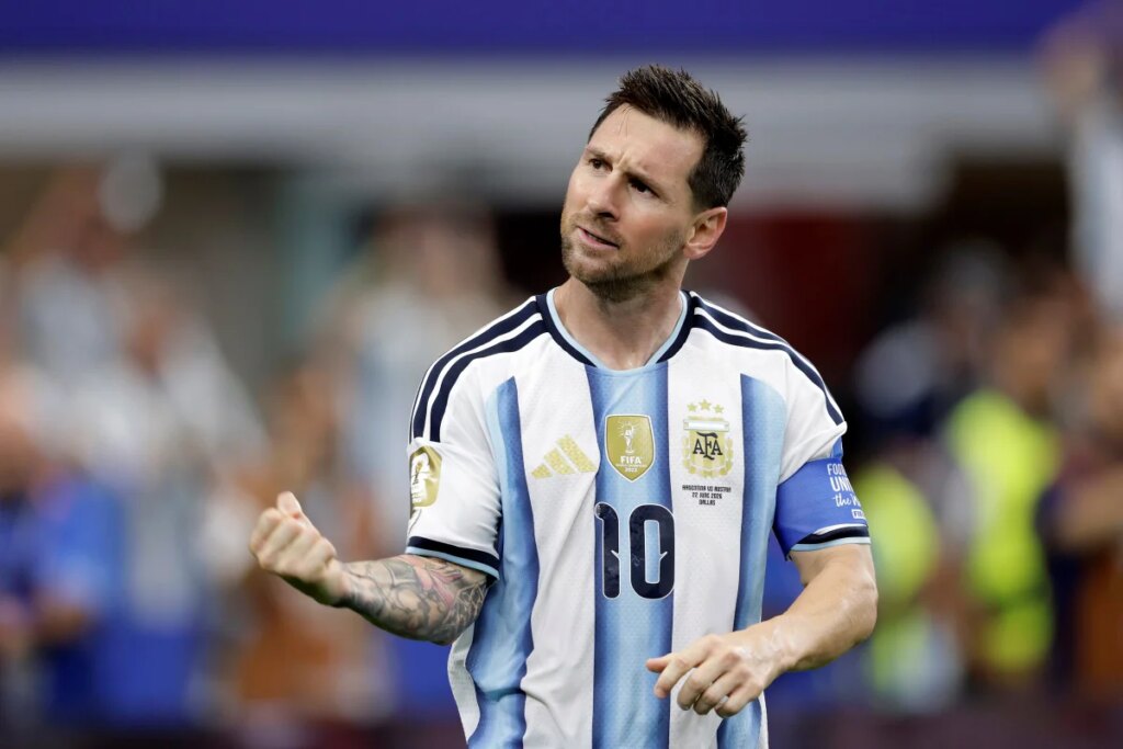 Messi alcança artilheiros de quatro Copas em apenas 2 jogos