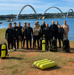PMDF retira 280 quilos de resíduos do Lago Paranoá