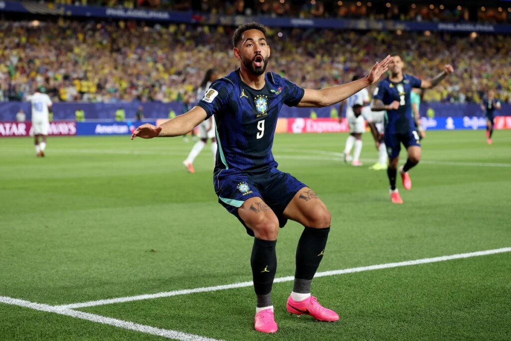 Mateus Cunha faz o segundo para o Brasil contra o Haiti na Copa. Siga