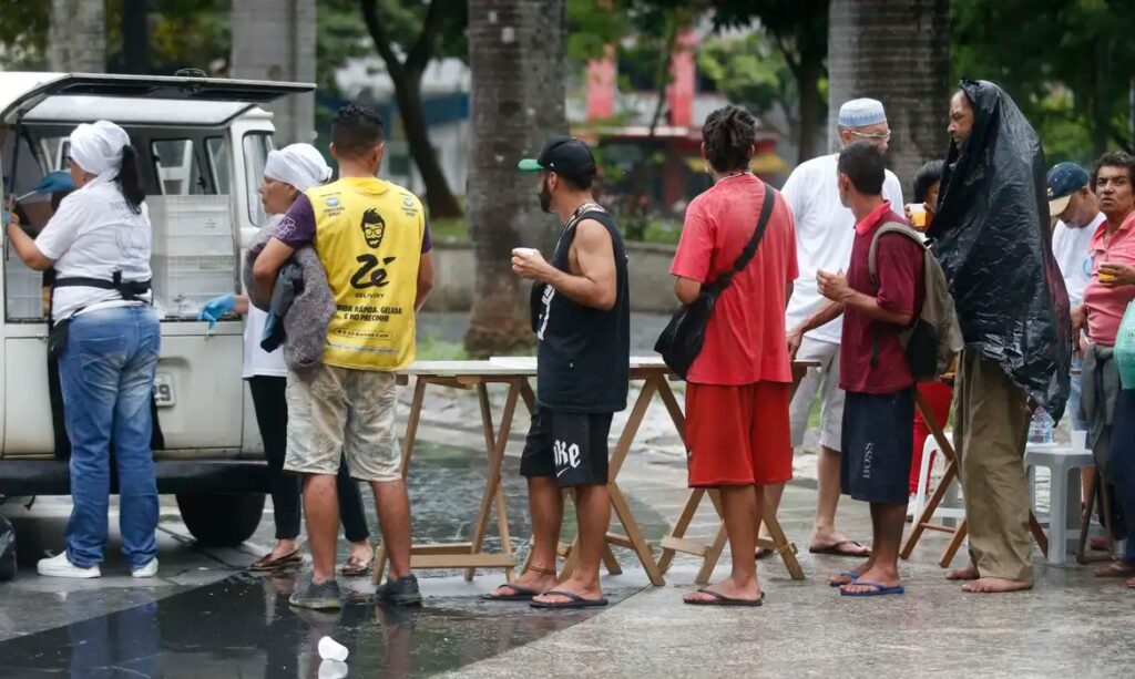 Governo lança ações e censo da população em situação de rua