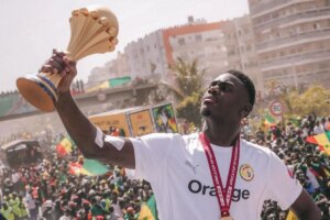 Niakhaté, de Senegal, elogia Haaland e o compara a Cristiano Ronaldo