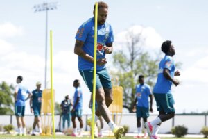 Ancelotti pensa em Neymar na vaga de Matheus Cunha como falso 9