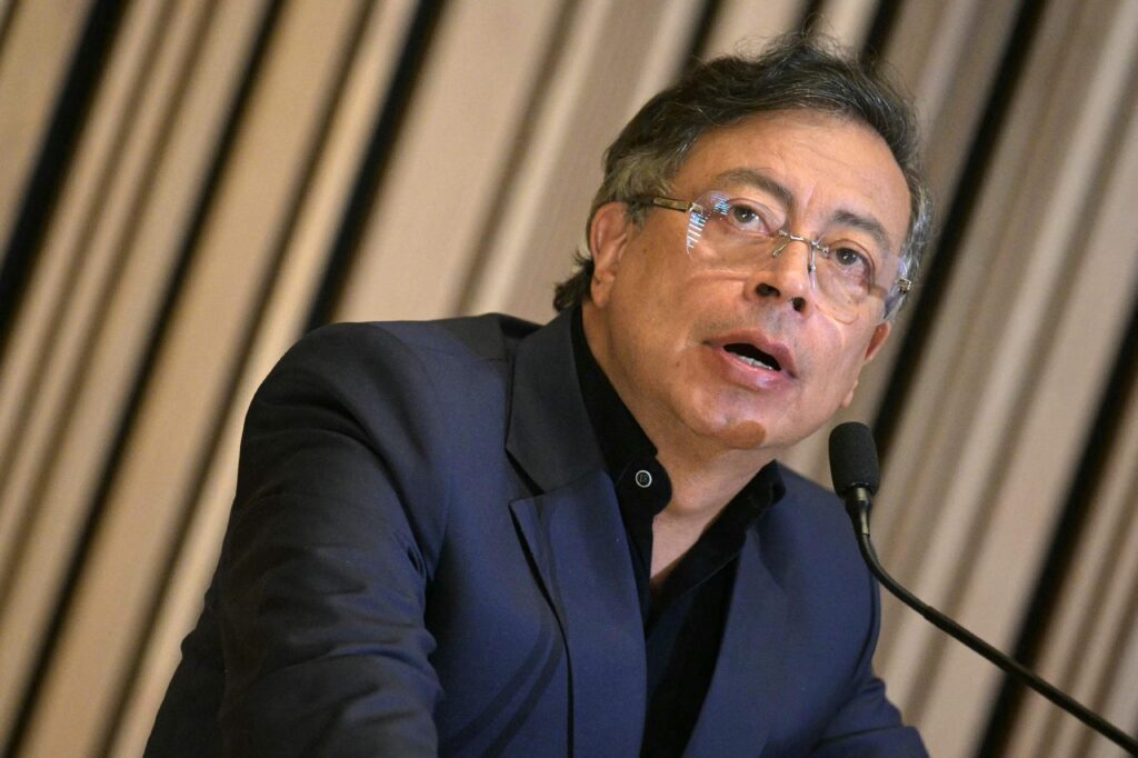 Congressista apresenta proposta para suspender Petro durante 2º turno na Colômbia