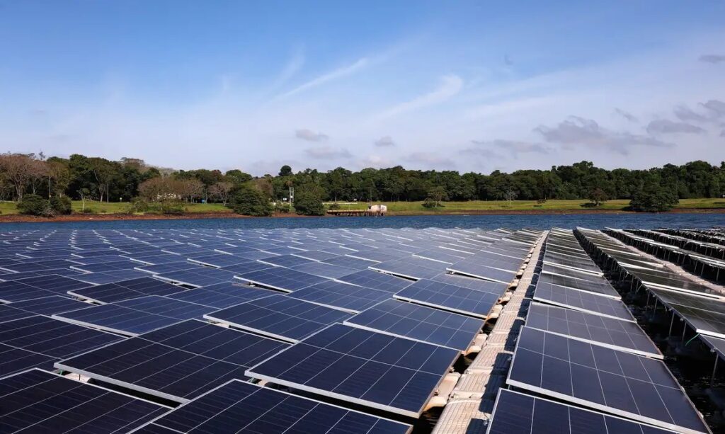 Brasil cai da 4ª para 5ª posição no ranking de energia solar adicionada em 2025