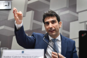 Há confusão sobre o que é ser mais claro e comunicar o que se vai fazer, diz Galípolo
