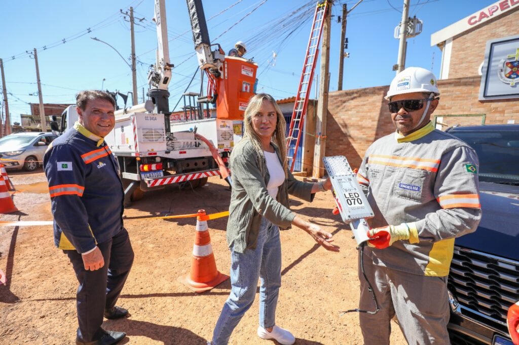 Santa Luzia recebe iluminação e avança em obras de urbanização