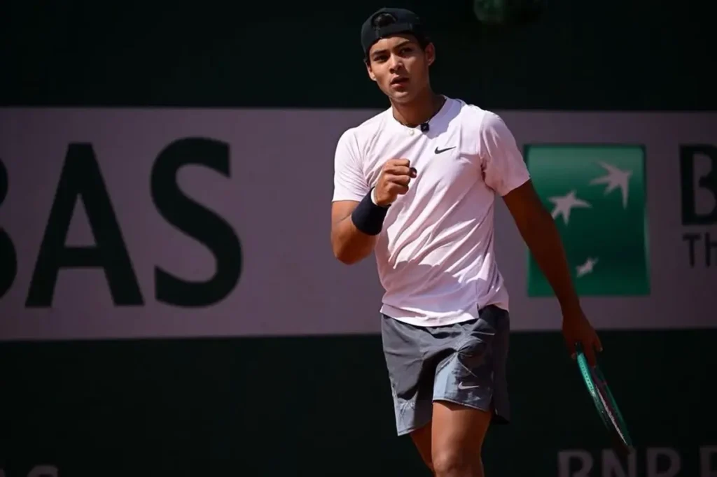 Goiano Luís Augusto Miguel estreia com vitória em Roland Garros Júnior