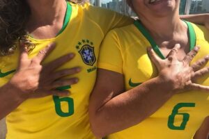 A família que já nasceu hexa: brasilienses de seis dedos querem inspirar Brasil na Copa