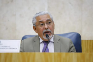 Mensagens interceptadas mostram papel de Senival Moura em movimentações financeiras, diz polícia