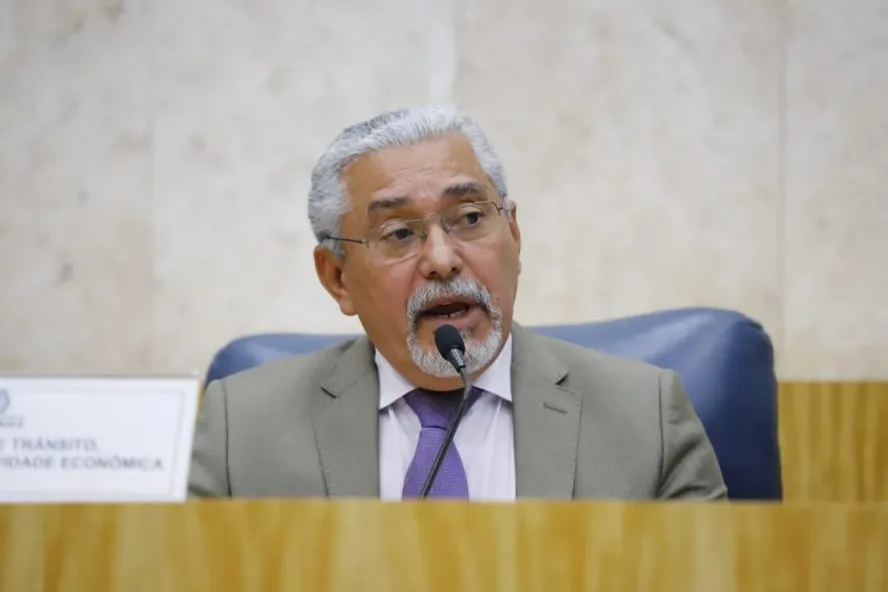 Mensagens interceptadas mostram papel de Senival Moura em movimentações financeiras, diz polícia