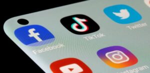 Emirados proíbe o uso de redes sociais por menores de 15 anos
