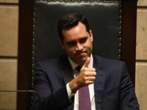 Riqueza do petróleo é dividida com o Brasil em 50 anos, diz prefeito do Rio