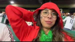 Mexicana reclama de "banho de cerveja" durante jogos da Copa