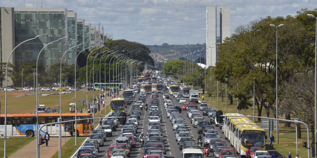 Detran-DF altera trânsito no Eixo Monumental neste fim de semana