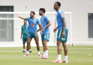 Carlo Ancelotti esboça time titular para estreia da seleção brasileira