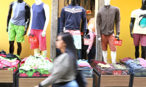Vendas no varejo dos EUA sobem 0,9% em maio ante abril