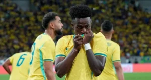 Brasil toma susto no início, mas atropela o Panamá na despedida para a Copa do Mundo