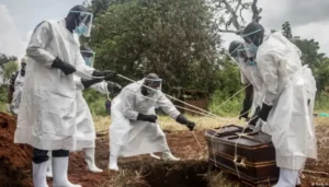 União Africana alerta para mais de 1.100 casos suspeitos de ebola 263 casos foram confirmados nos dois países, com 43 mortes registradas