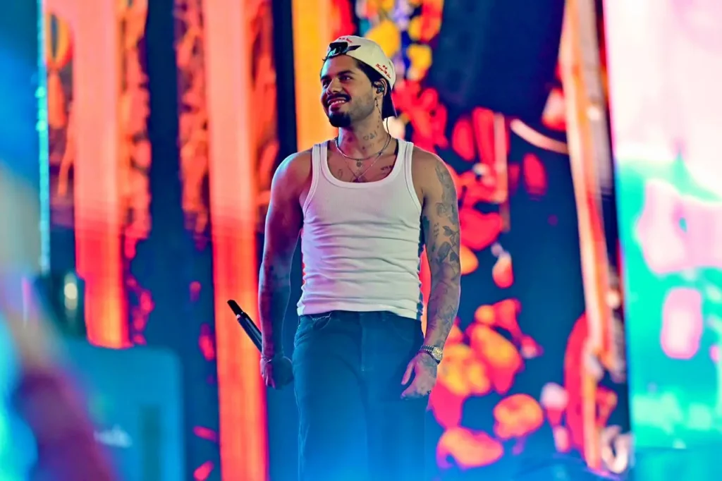 Zé Felipe leva filhos para show no Arraiá do Bem em Goiânia