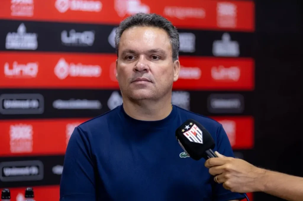 Adson Batista embarca para a Copa do Mundo a convite da CBF
