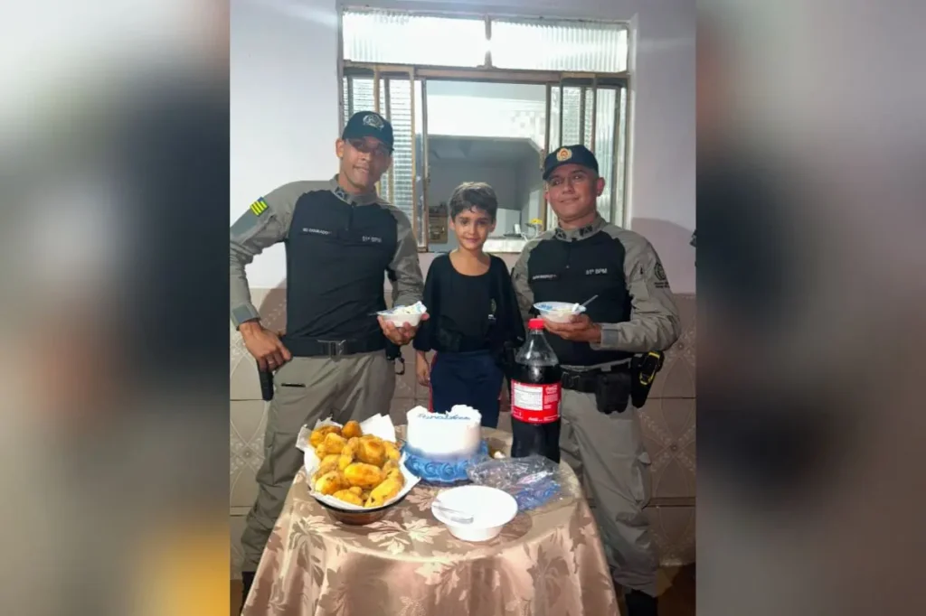 Menino de 6 anos realiza sonho e festeja aniversário com a PMGO