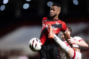 Atlético reage no segundo tempo e arranca empate contra CRB