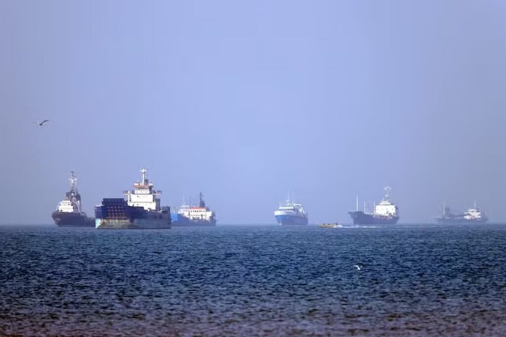 Cerca de 115 navios e 2.500 marinheiros foram retirados de Ormuz