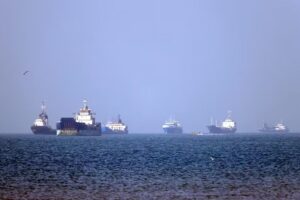 Cerca de 115 navios e 2.500 marinheiros foram retirados de Ormuz