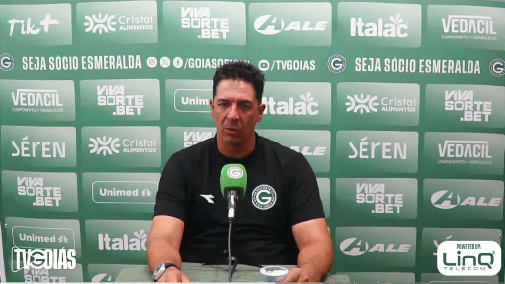 Técnico revela bastidores da reação do Goiás na série B