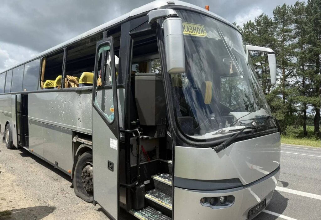 Rússia afirma que ataque ucraniano contra ônibus que transportava jovens deixou um morto