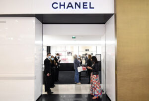 Itália investiga Chanel e outras marcas de luxo por exploração de trabalhadores chineses