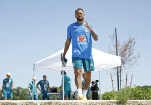 Romário diz que Neymar não tem vaga no time titular da seleção