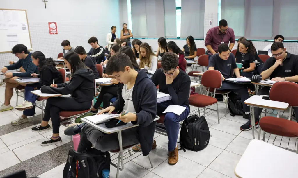 Senado aprova educação financeira no currículo escolar