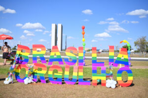MPDFT distribui cartilhas na Parada do Orgulho LGBT+ de Brasília